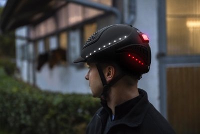 Zoom bild av uvex-exxential-led